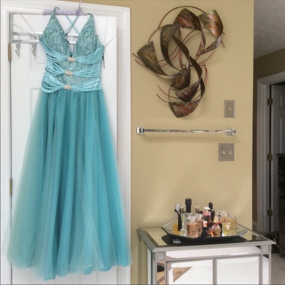 Authentic Tehrani   Gown - Picture 8 of 8